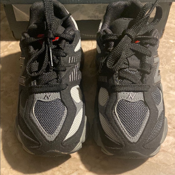 New Balance Kids Black and Gray Sneakers - Picture 5 of 6
